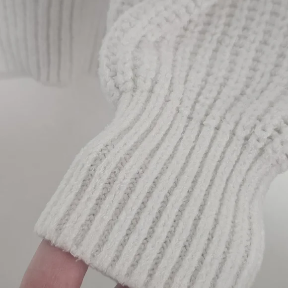 Aritzia Wilfred Sweater size medium - Picture 12 of 12